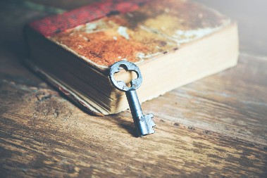 UPALA IM SEKIRA U MED Nisu ni slutili da neugledna stvar iz prašnjave kutije vredi čitavo bogatstvo - obezbedili su se do kraja života