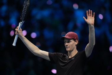 NEVEROVATNA SCENA U AVIONU Siner krenuo na Maldive, pa "naleteo" na njega (FOTO)