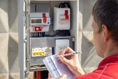 POSLE OVOG NEĆETE VIŠE BACATI PARE NA RAČUNE ZA STRUJU Profesor nam otkriva cake za veliku uštedu struje, a da ni ne osetimo