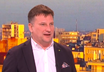 GLAVNI BLOKADERSKI PROMOTER PRIZNAO ISTINU! Maskirani teroristi koji su uništavali prostorije SNS su deo njihovog blokaderskog pokreta!