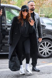 SA 43 GODINE PRVI PUT MAMA  Evo kako se glumica koju obožavamo nosi sa promenama