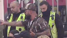 ČETVORICA IZ OBEZBEĐENJA GA DRŽE! Luka Vujović se zaleteo na Ivana Marinkovića, u Eliti 9 opsadno stanje