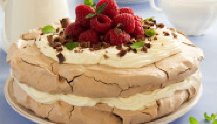 PUSLICA TORTA SA ORASIMA SE TOPI U USTIMA Vazdušasta i hrskava, i dupla mera je malo