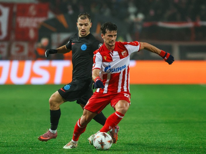 HLADNA JESENJA NOĆ ZAMIRISALA NA PROLEĆE Zvezda sa igračem manje srušila FCSB, Duarte vodi crveno-bele ka nokaut fazi