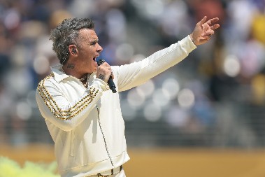 TATINA LEPOTICA Ćerka Robija Vilijamsa (13) je talentovana na majku, ali je isti otac, pogledajte koliko samo liče