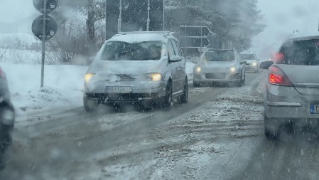 OVDE JE NAPADALO 15 CM SNEGA Snežna mećava zabelela sve, za neke zimska idila, za vozače - PAKAO (FOTO)