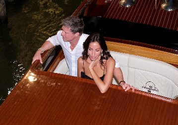 "OD NAŠIH ŽIVOTA NAPRAVIO SI PAKAO, TI UŽASNI ČOVEČE"  Ceo svet ga obožava, a njegova deca drhte kad ga vide