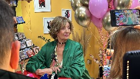 "UDVARAJU MI SE MLAĐI" Lepa Lukić otkrila detalje iz privatnog života! (VIDEO)