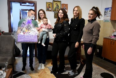 DELEGACIJA SRPSKE LISTE POSETILA PORODICU ĆURČIĆ I NAJMLAĐU SRPKINJU U PRIZRENU! Poslali jasnu poruku: Tu smo da podržimo sve Srbe i da nas ima što više! (FOTO)