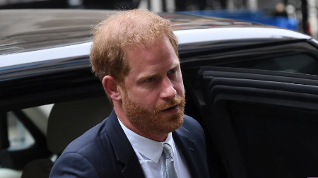 NJEGOVO PONAŠANJE JE TOLIKO BILO SKANDALOZNO DA JE ČAK MORAO I ČARLS DA INTERVENIŠE  Princ Hari je napravio životnu grešku zbog koje se i dan-danas kaje