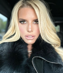 IMALA JE 117 KG I "DAVILA" SE U ALKOHOLU  Sada je smršala i promenila svoj izgled do neprepoznatljivosti