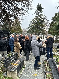 NIJE SE POJAVILA NA POMENU Porodica Ražnatović utučena, potresne scene na Novom groblju, a svi se pitaju gde je ona! (FOTO)