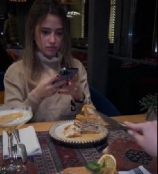 MAJKO MILA, DA LI JE OVA DEVOJKA NORMALNA? Dečko je provocirao, a ona udarila, kakva histerija! (VIDEO)