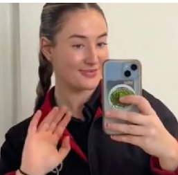 DIGLA RUKE OD FAKULTETA I SADA SE BAVI POSLOM OD KOG SVI ZAZIRU  Srećnija je nego ikad, a pare joj samo "kaplju"