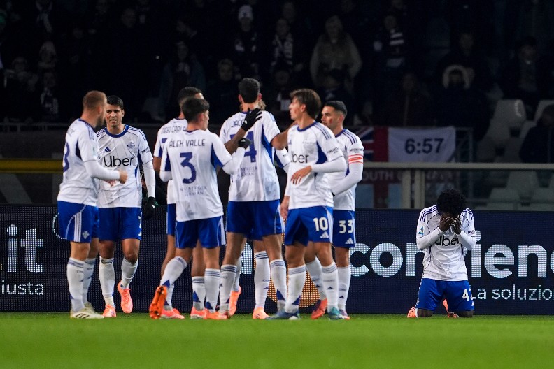 APSOLUTNI HIT SERIJE A Fabregasov Komo grabi ka vrhu