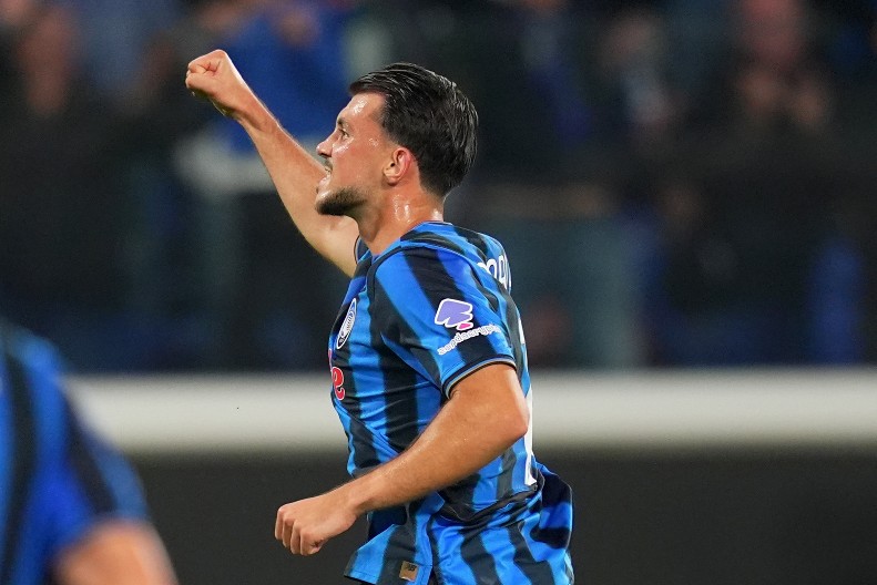 PONOVO JE VRUĆA TEMA Reprezentativac Srbije menja klub?