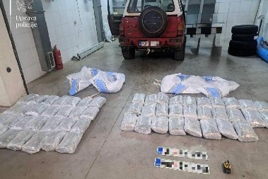 BIVŠI POLICAJAC UHAPŠEN SA 60 KILA DROGE Sumnja se da je pripadnik škaljarskog klana (FOTO)