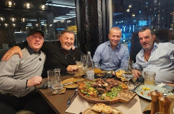 NASER ORIĆ ZA STOLOM SA LUKASOM I ŠERIFOM KONJEVIĆEM Folker se zajedno sa timom odmah oglasio!