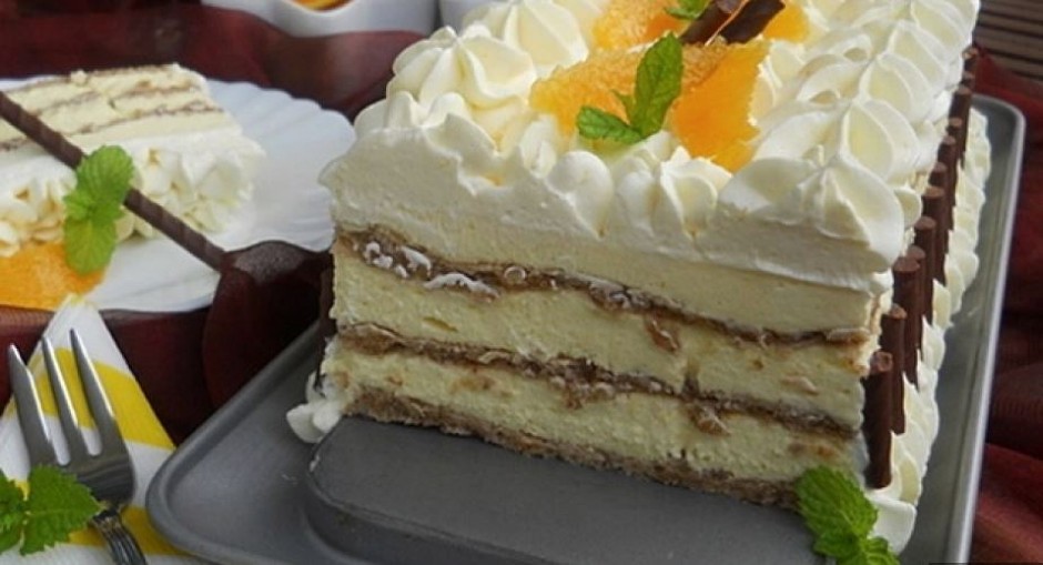 NJENO VISOČANSTVO KRALJICA UKUSA Bogata torta sa lešnikom i orahom, vrhunska slast