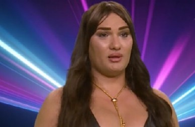 PROMENILA POL, A ONDA SE UVUKLA U USKE HELANKE! Ana Nikolić se snimala u teretani, intima joj se sva ocrtala (FOTO)