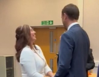 PA, GDE TO DA URADIŠ? Mladoženja izgovorio ONO ŠTO NIKAKO NIJE SMEO pred oltarom (VIDEO)