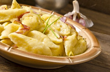 RECEPT BAKA DRAGINJE Starinske šufnudle punjene sirom, a prelivene kajmakom