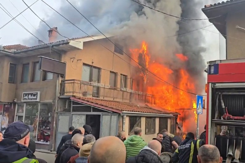 VELIKI POŽAR U NOVOM PAZARU  Vatrena stihija širi se velikom brzinom (VIDEO)