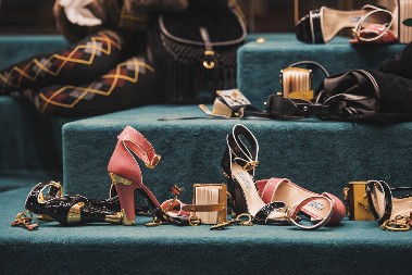 Prada i Versaće zvanično pod jednim krovom – evo šta menja akvizicija od 1,25 milijardi evra