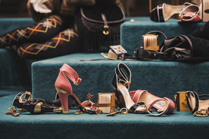 Prada i Versaće zvanično pod jednim krovom – evo šta menja akvizicija od 1,25 milijardi evra