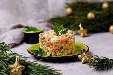 POSNA RUSKA SALATA KOJA OSVAJA UKUSOM Neverovatno kremasta i sočna, hit je praznične trpeze