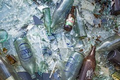 MASKIRANI BANDIT UPAO U PODRUM PIĆA Onesvestio se u kupatilu pa prebačen na ispitivanje, objavljeni snimci sa mesta provale