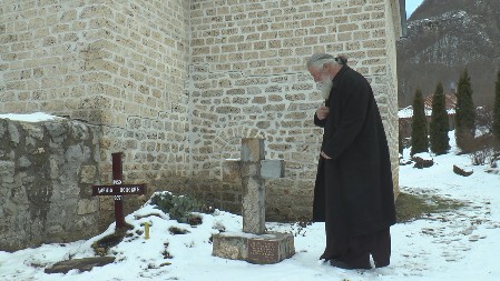 OVA SVETINJA ČUVA MOŠTI STAROG JUG BOGDANA Manastir Davidovica odoleva zubu vremena