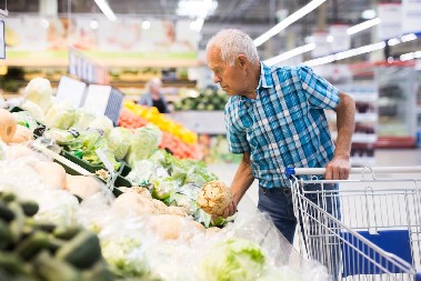 KATASTROFA U SUPERMARKETU Starac izgubio GOMILU PARA, nije znao ga je snašlo - a onda je usledio FILMSKI VELEOBRT!