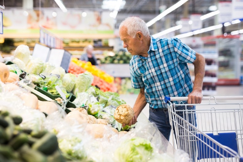 KATASTROFA U SUPERMARKETU Starac izgubio GOMILU PARA, nije znao ga je snašlo - a onda je usledio FILMSKI VELEOBRT!