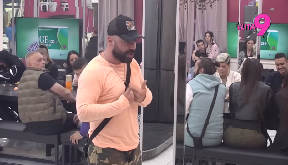 LUKA VUJOVIĆ DOŽIVEO POMRAČENJE Aneli udarila na njegovu majku, pale teške reči, on totalno pobesneo!