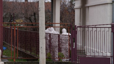 SIN (47) ZAKLAO RODITELJE, PA SEBI PRESEKAO VENE! Jezivi detalji ubistva i samoubistva u Čačku