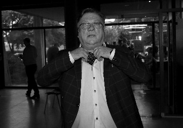 "OTAC JE HTEO DA GA UBIJE, NIJE MU DAO DA PEVA" Komšije Halida Bešlića otkrile kakav je zapravo bio pevač: "Čuvali smo ovce zajedno"