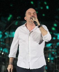 OVO JE ROĐENI BRAT TONIJA CETINSKOG Mnogo je bolji frajer od pevača, kao izvajan je, a evo čime se bavi