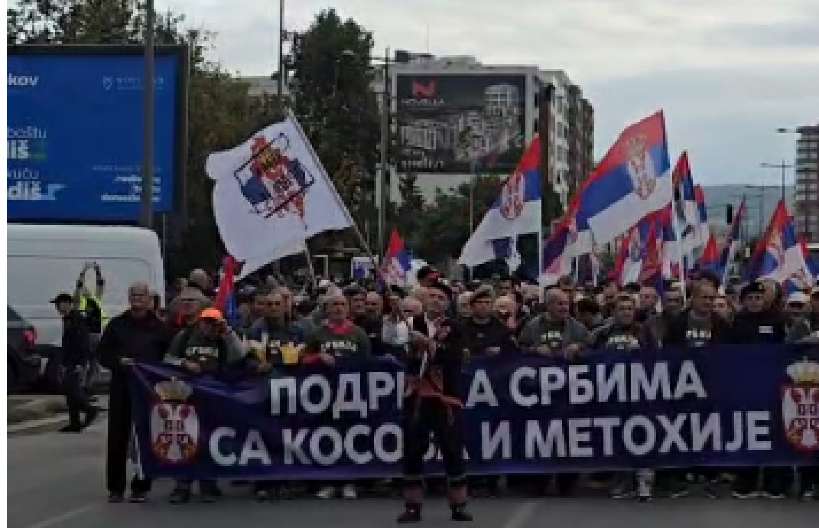 NAROD SE OKUPIO KAKO BI PRUŽIO PODRŠKU SRBIMA SA KIM Skup na više od 200 lokacija, prvi ustao Novi Sad (VIDEO)