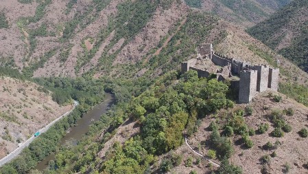 KAMENA NEVESTA: Legenda o Magliču – planini koja je dobila ime po ženskom prokletstvu i zašto se vrh uvek krije u magli