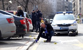 PUCAČ NIJE PREPOZNAO ALIBEGA KAO METU?! Novi detalji pucnjave na Novom Beogradu! Šaržer metaka završio u telu navijača Partizana