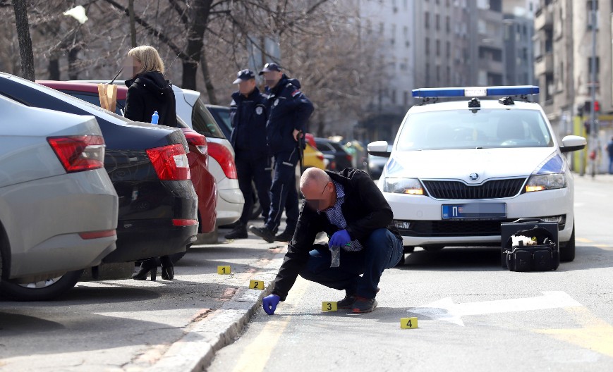 PUCAČ NIJE PREPOZNAO ALIBEGA KAO METU?! Novi detalji pucnjave na Novom Beogradu! Šaržer metaka završio u telu navijača Partizana