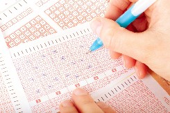 OSVOJILA 120 MILIONA NA LUTRIJI Za manje od dve godine potrošila skoro sve pare, iznenadićete se kad vidite na šta