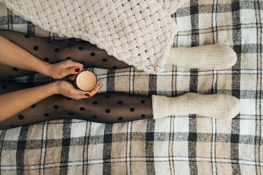 MUČE VAS LEDENA STOPALA, BEZ OBZIRA NA ČARAPE, TERMO ULOŠKE I ČIZME?  Ako je cirkulacija slaba, vunene čarape nisu rešenje – pomoć se krije u jednoj namirnici