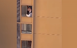 VISILA SA 10. SPRATA ZGRADE Ljubavnica pokušala da pobegde jer je švaleru stigla žena, umalo se završilo kobno (VIDEO)