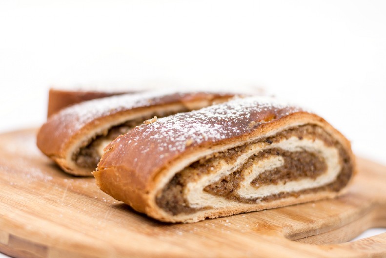 MEKANA KAO DUŠA! Recept za savršenu štrudlu sa orasima: Topi se u ustima i nestaje brže nego što mislite