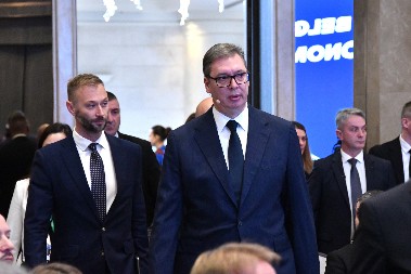 VUČIĆ: SUTRA UVEČE SA FON DER LAJEN I KOŠTOM "Nakon toga otvaram dve fabrike u Nišu"