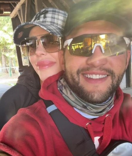 VELJKO DANAS SLAVI ROĐENDAN, A NIKO NIJE ZNAO DA JE SUPRUGA BOGDANA ZAPRAVO STARIJA OD NJEGA! On proslavlja 29. rođendan, a ona ima...