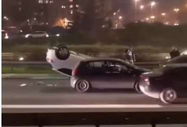 TOTALNI HAOS KOD GAZELE! Auto se prevrnuo usred špica – Beograd stao! (VIDEO)