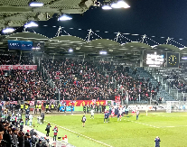 LUDNICA U GRACU Fudbaleri Zvezde slave sa navijačima (VIDEO)